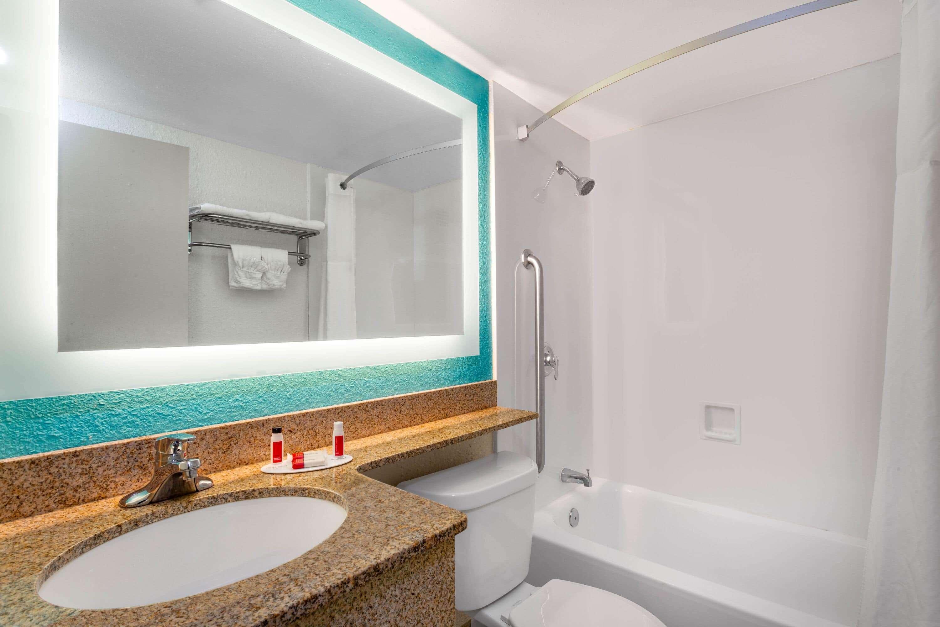 Howard Johnson By Wyndham Bangor Bagian luar foto