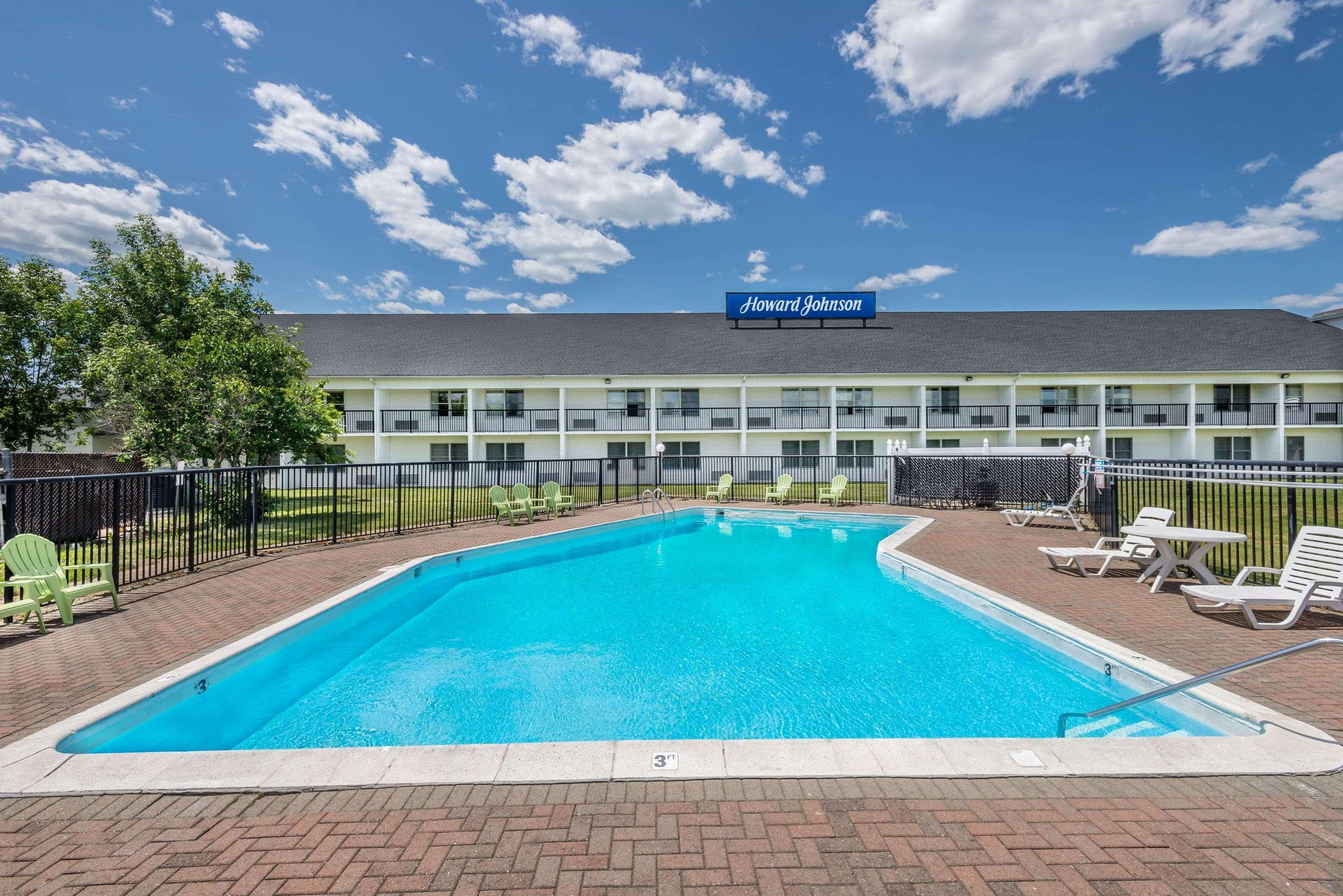 Howard Johnson By Wyndham Bangor Bagian luar foto