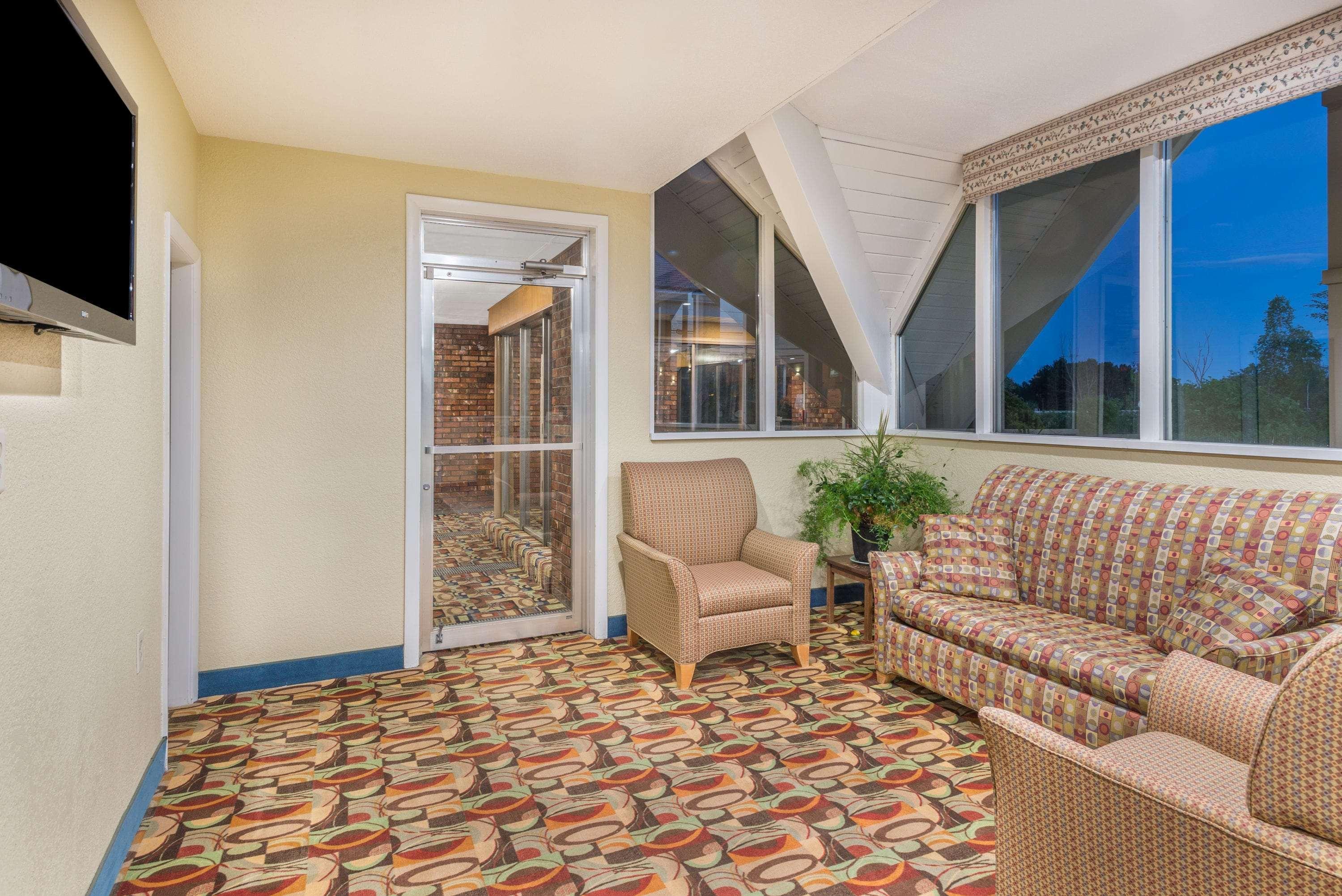 Howard Johnson By Wyndham Bangor Bagian luar foto