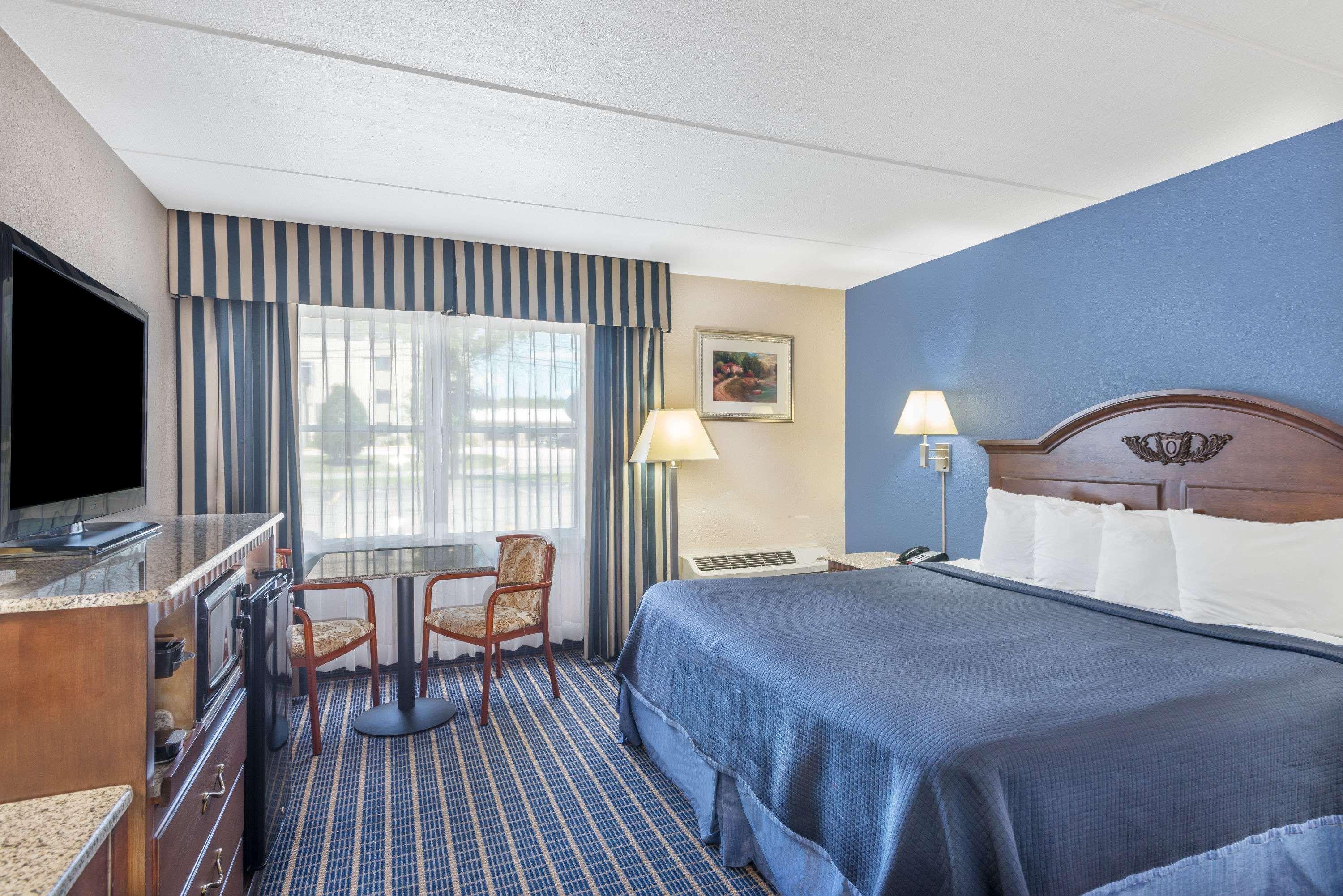 Howard Johnson By Wyndham Bangor Bagian luar foto