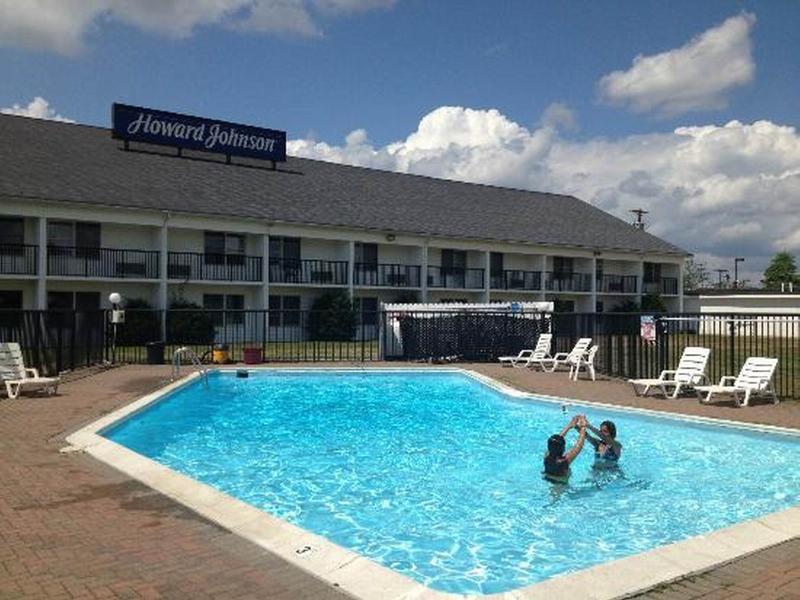 Howard Johnson By Wyndham Bangor Bagian luar foto