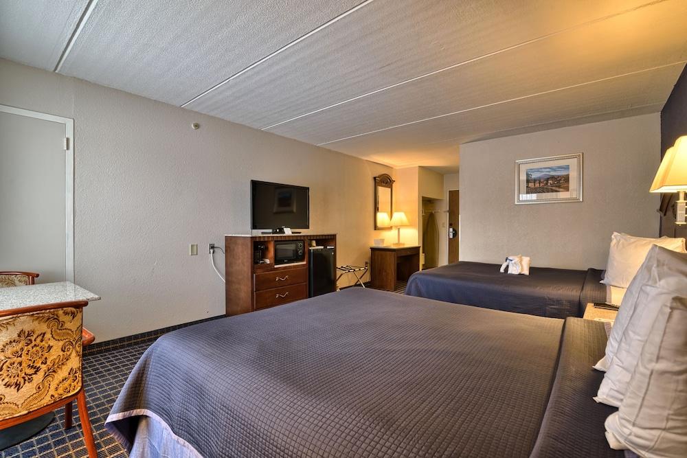 Howard Johnson By Wyndham Bangor Bagian luar foto
