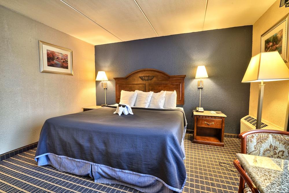 Howard Johnson By Wyndham Bangor Bagian luar foto