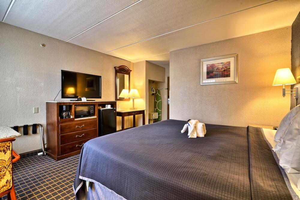 Howard Johnson By Wyndham Bangor Bagian luar foto